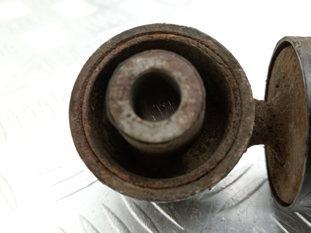 Амортизатор задний правый NISSAN Qashqai J10 2006-2013