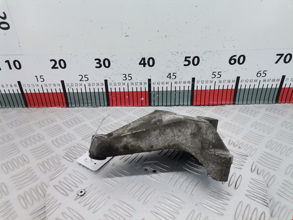 Кронштейн (крепление лапа траверса) кпп Opel Zafira B (2005-2014)