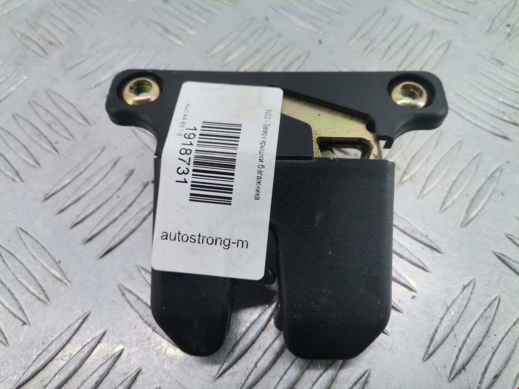 Замок багажника (крышки двери) AUDI A4 B5 1995-2001