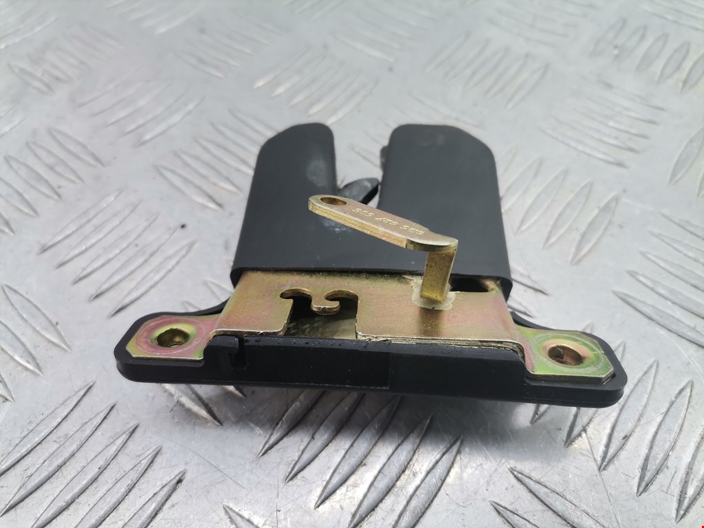 Замок багажника (крышки двери) AUDI A4 B5 1995-2001