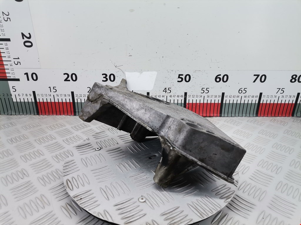 Кронштейн (крепление лапа) двигателя Skoda Rapid (2012-2020)