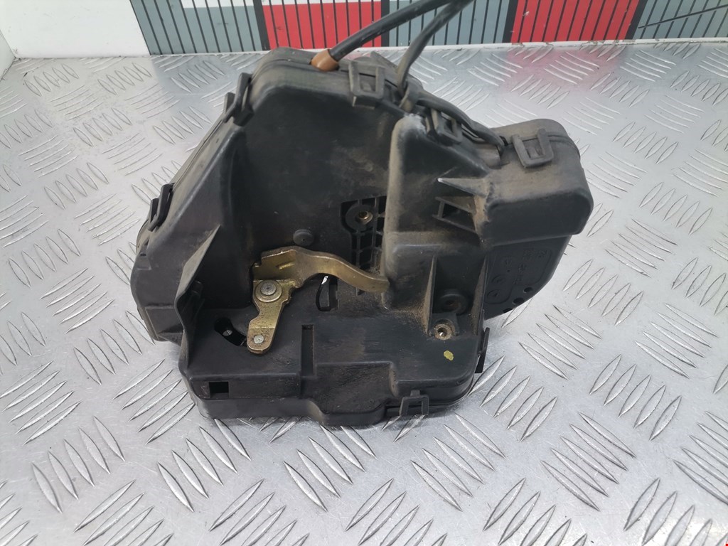 Замок двери задней правой MERCEDES-BENZ C-Class C-klasse W203 2000-2007