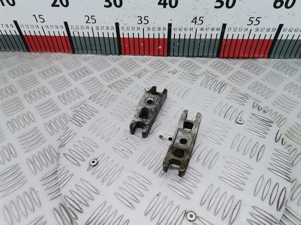 Кронштейн форсунки SKODA Rapid 2012-2020