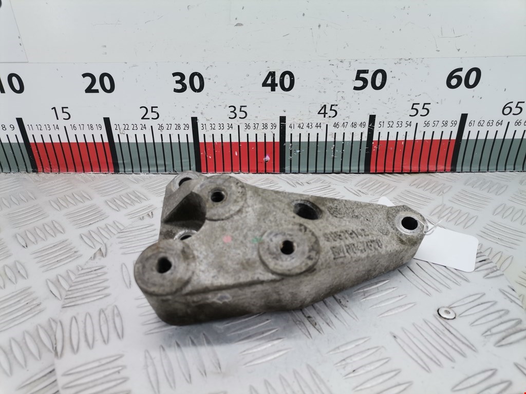 Кронштейн (крепление лапа траверса) кпп Opel Astra H (2004-2014)