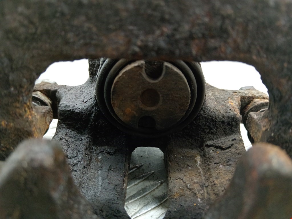 Суппорт задний правый FORD Focus I 1998-2005