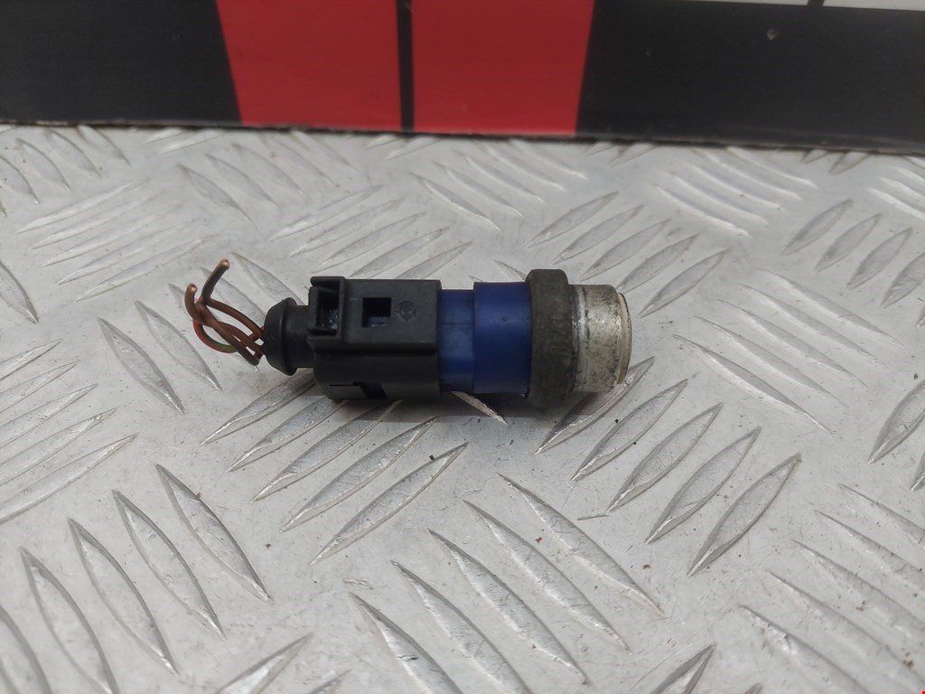 Датчик температуры охлаждающей жидкости Volkswagen Passat 5 (1996-2000)