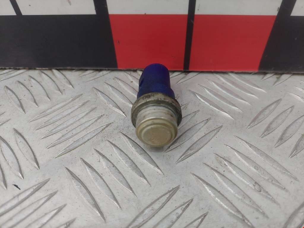 Датчик температуры (охлаждающей жидкости) AUDI A4 B5 1995-2001