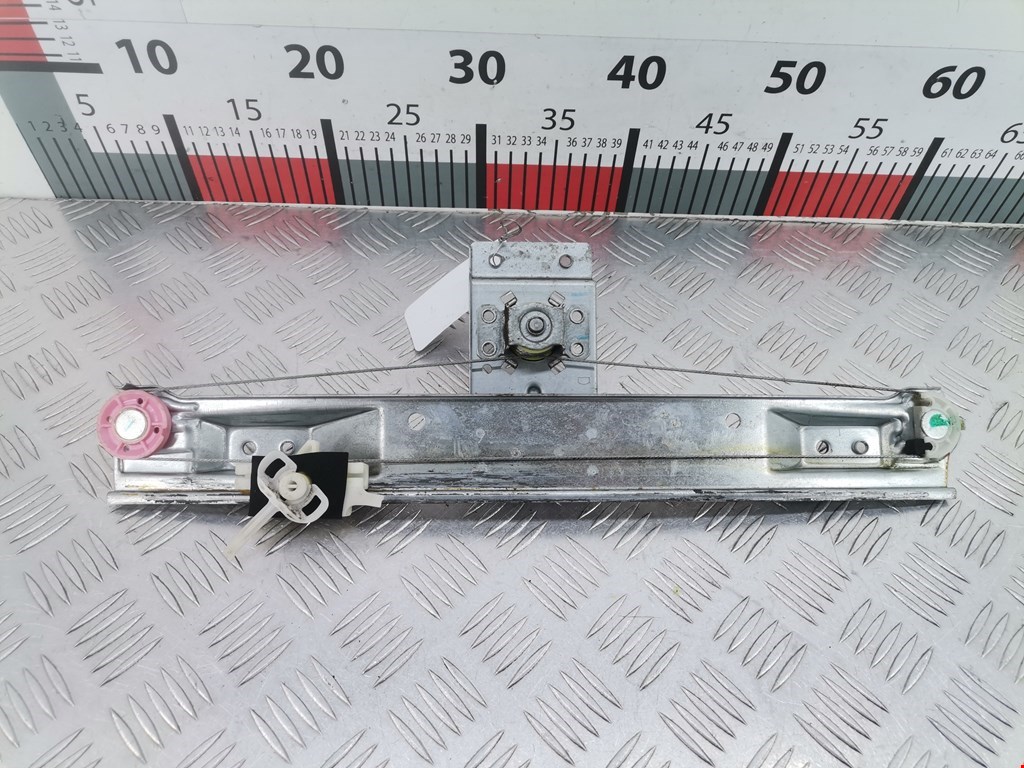 Стеклоподъемник механический двери задней правой Opel Corsa D (2006-2014)