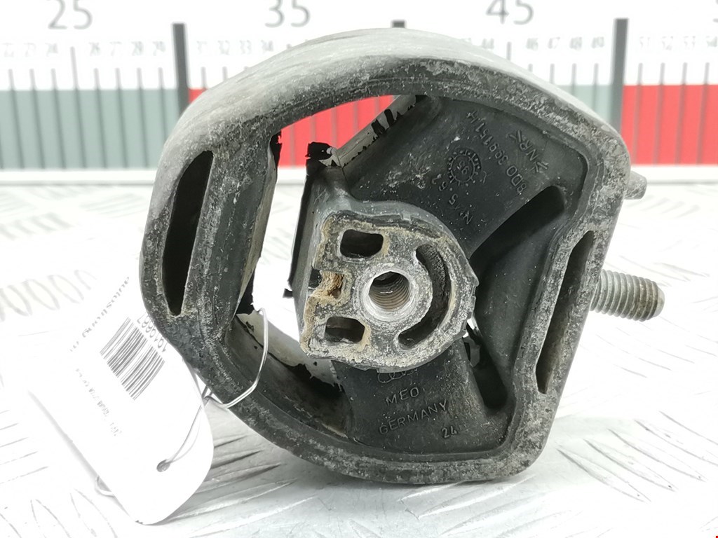 Подушка (опора) крепления КПП Audi A4 B5 (1994-2001)