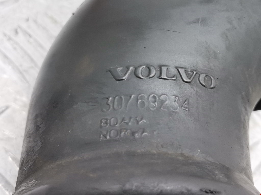 Патрубок воздушного фильтра VOLVO XC90 2002-2014