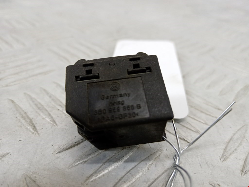 Кнопка стеклоподъемника SKODA Octavia A4 1U- 1997-2010