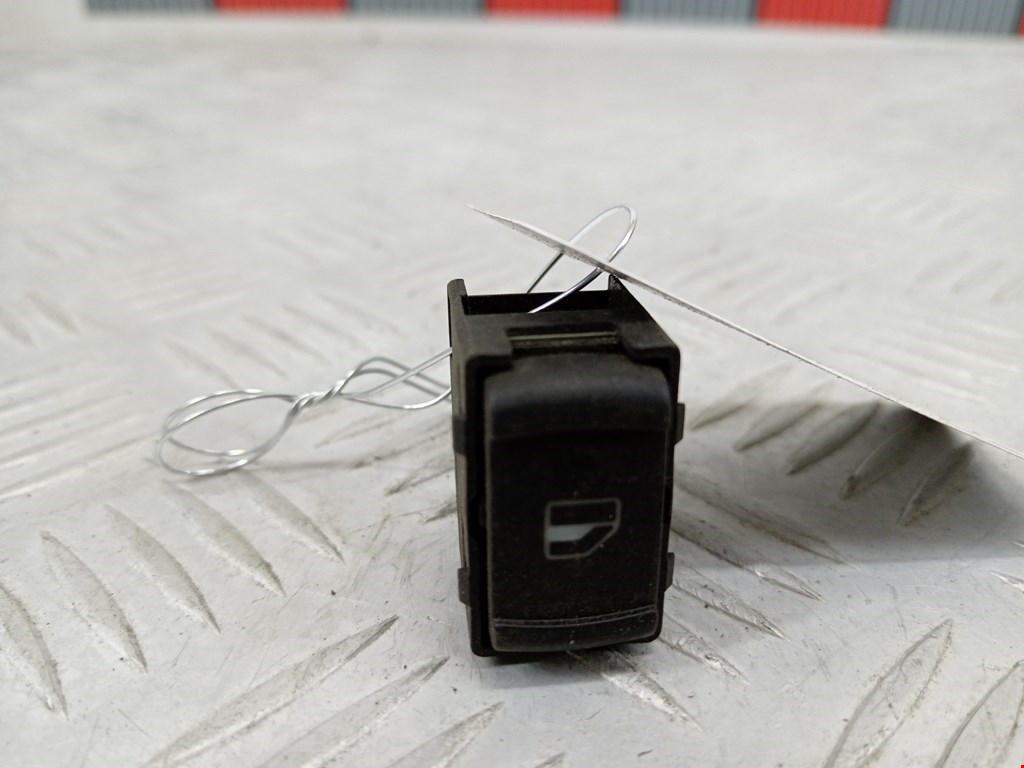 Кнопка стеклоподъемника Skoda Octavia 1U (1996-2010)