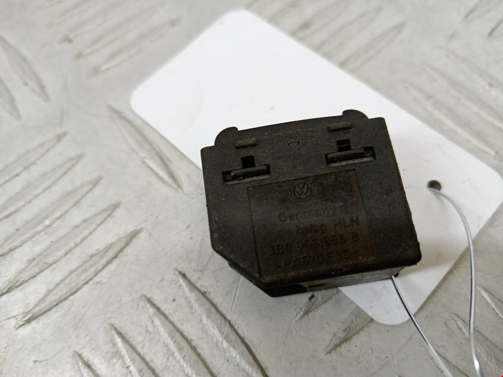 Кнопка стеклоподъемника SKODA Octavia A4 1U- 1997-2010