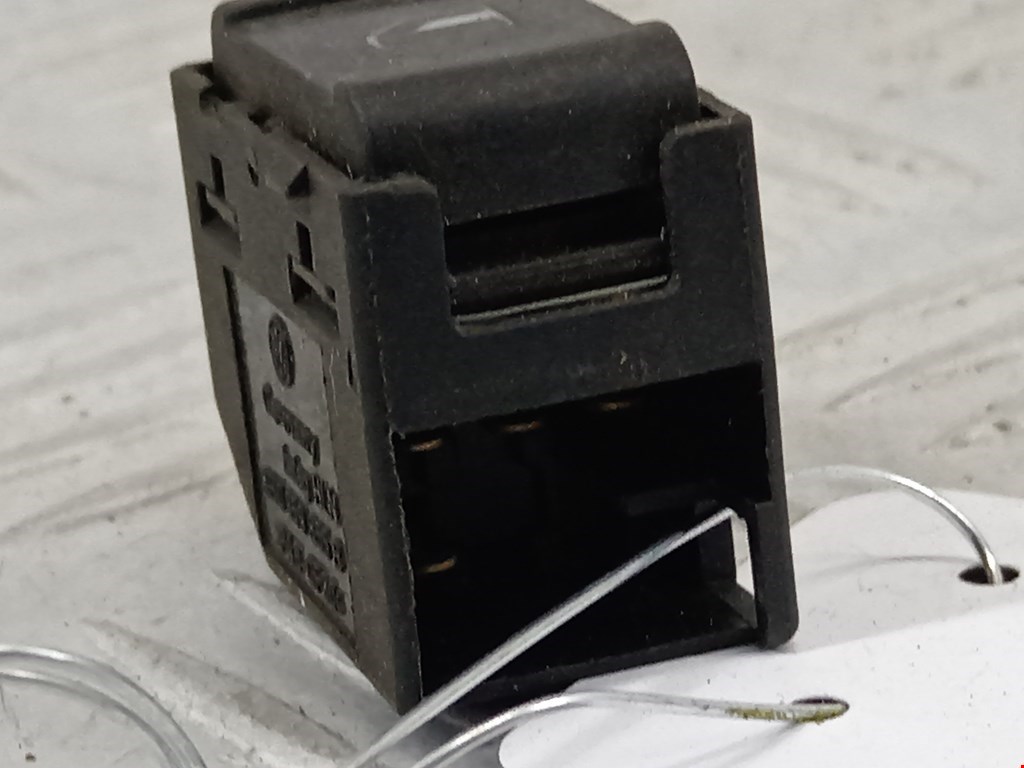 Кнопка стеклоподъемника SKODA Octavia A4 1U- 1997-2010