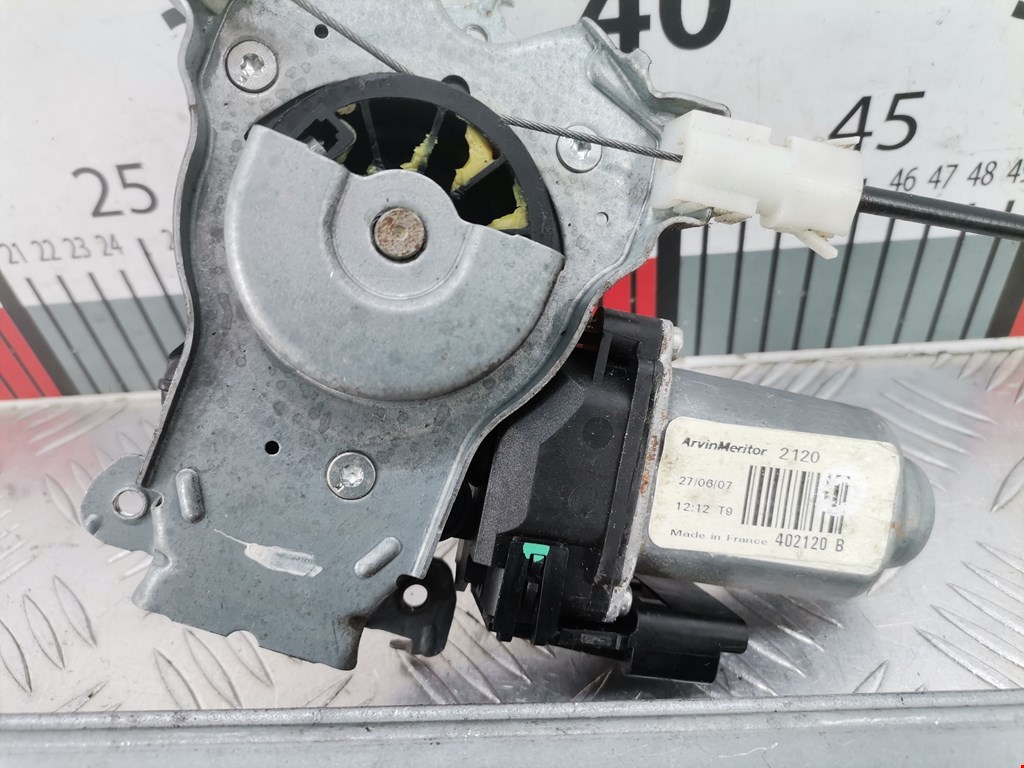 Стеклоподъемник передний правый NISSAN Navara III D40 2005-2015