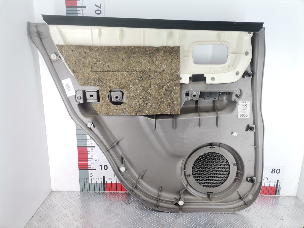 Обшивка двери задняя правая NISSAN X-Trail T30 2000-2007