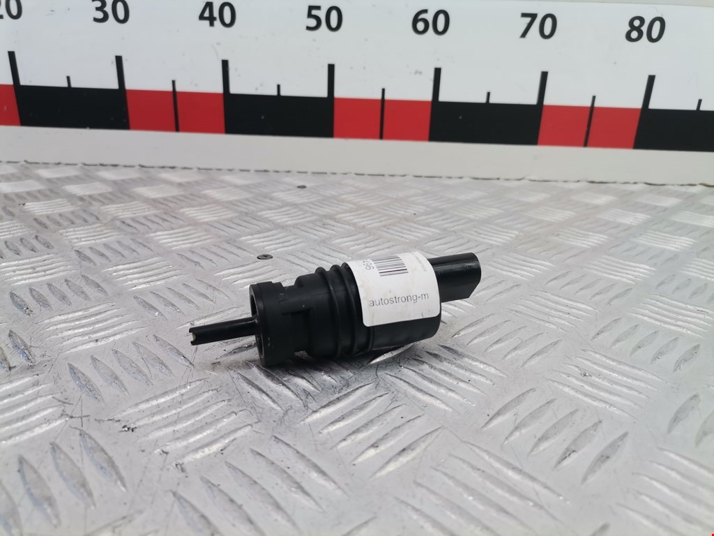 Насос (моторчик) омывателя BMW 7-Series (F01/F02) (2008-2015)