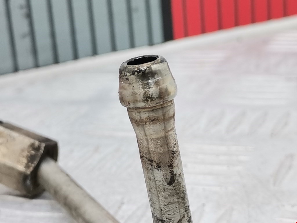 Трубка нагнетателя VOLKSWAGEN Touran 2003-2010