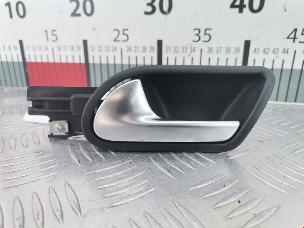 Ручка дверная задняя внутренняя левая VOLKSWAGEN Golf V 2003-2009