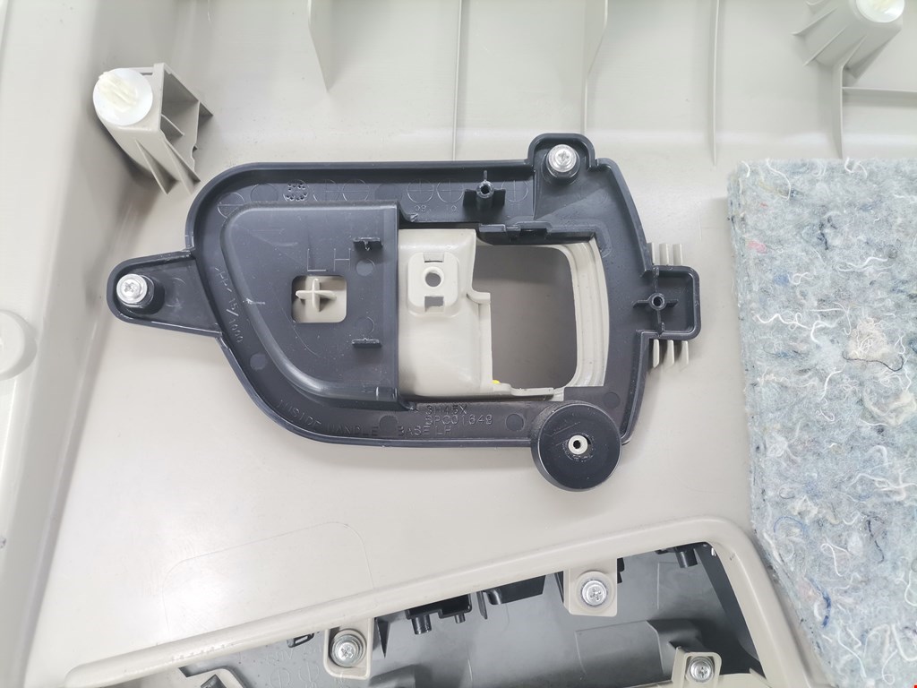 Обшивка двери задняя левая MITSUBISHI Outlander XL 2006-2012