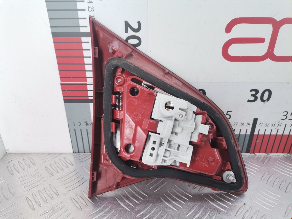 Фонарь задний внутренний правый OPEL Meriva B 2010-2018