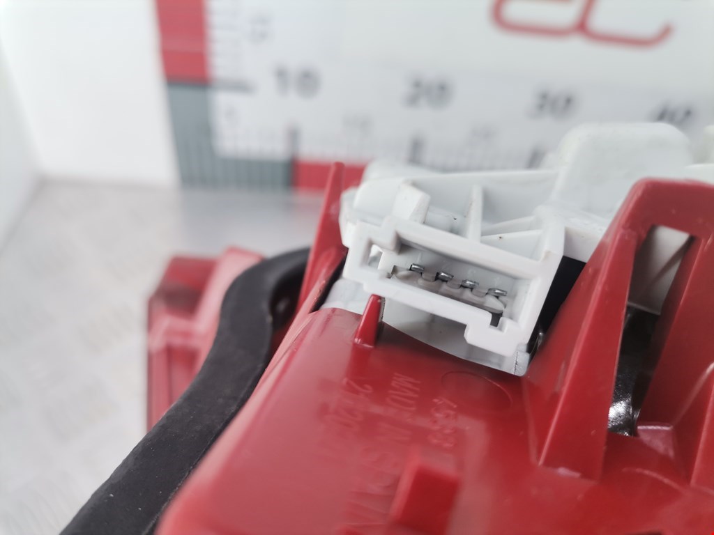 Фонарь задний внутренний правый OPEL Meriva B 2010-2018