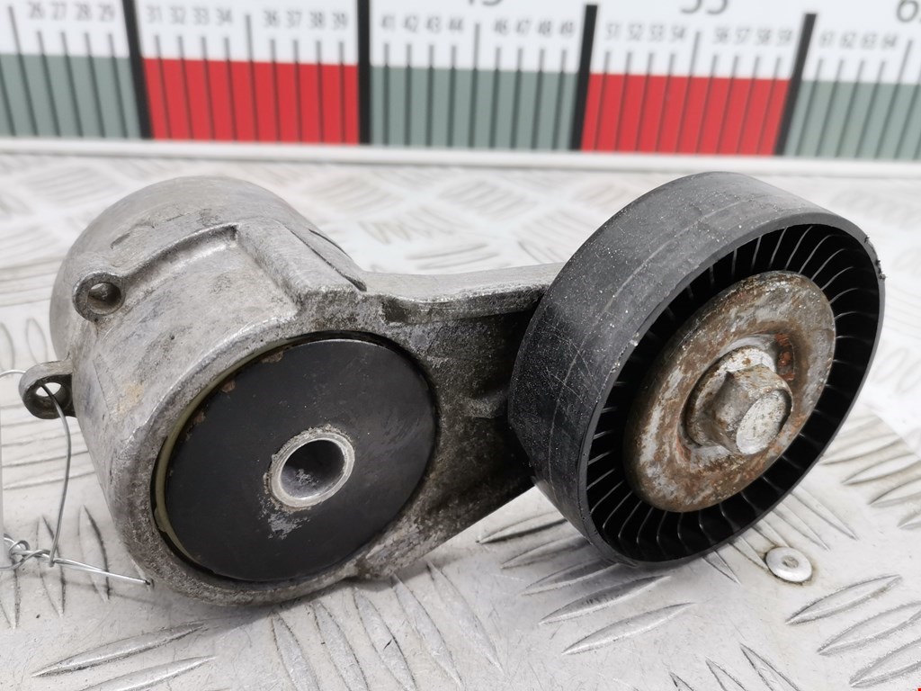 Натяжитель ремня генератора (приводного поликлинового ремня Opel Corsa C (2000-2006)