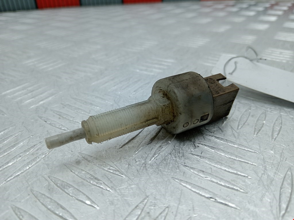 Датчик положения педали сцепления (Выключатель сцепления) Iveco Daily 3 (1999-2006)