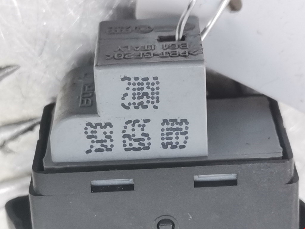 Кнопка стеклоподъемника VOLKSWAGEN Polo IV 2001-2009