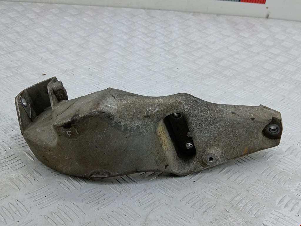 Кронштейн (крепление лапа) двигателя Opel Vectra B (1995-2002)