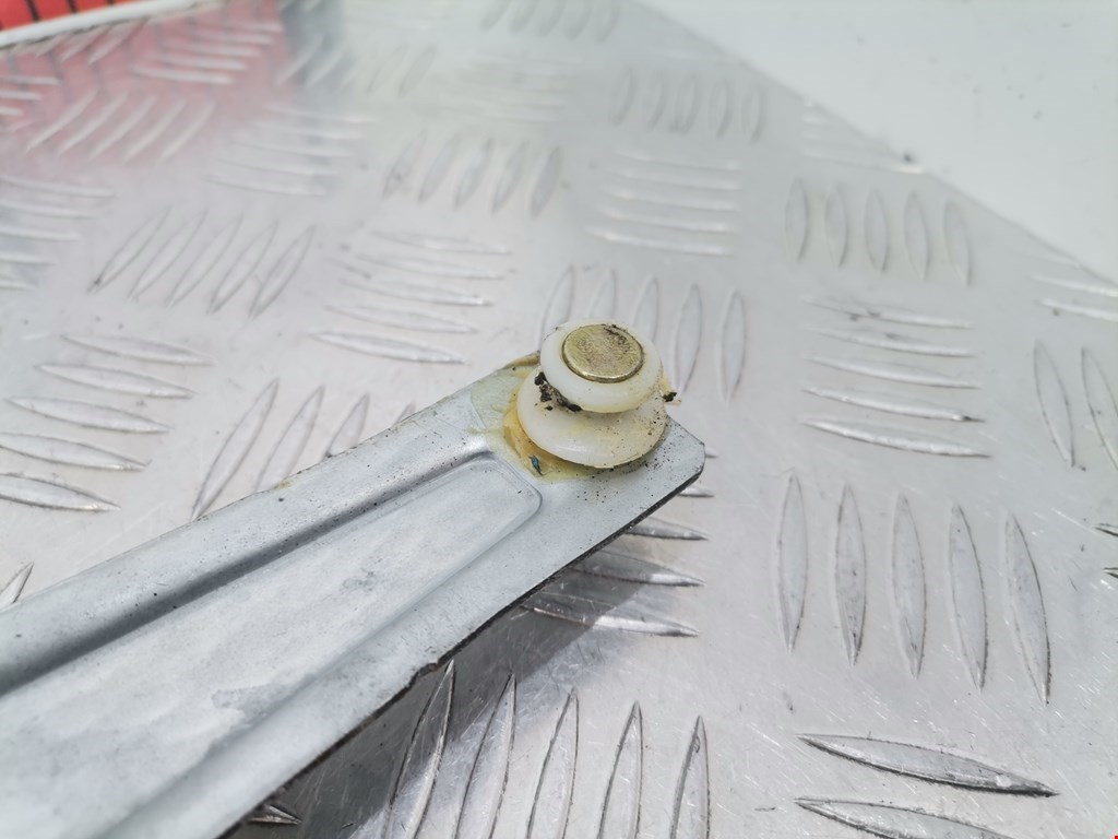 Стеклоподъемник задний правый MAZDA Premacy CP 1999-2004