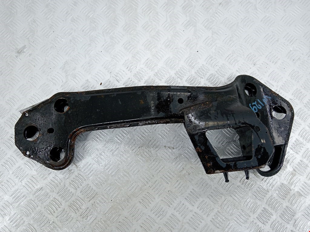 Кронштейн (крепление лапа траверса) кпп BMW X5 (E53) (1999-2006)