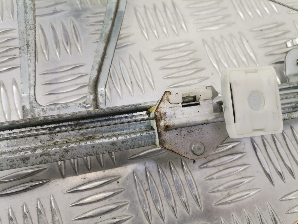 Стеклоподъемник задний левый MERCEDES-BENZ C-Class C-klasse W202 1993-2000