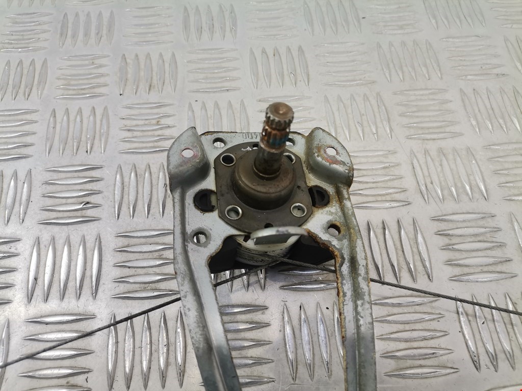 Стеклоподъемник задний левый MERCEDES-BENZ C-Class C-klasse W202 1993-2000