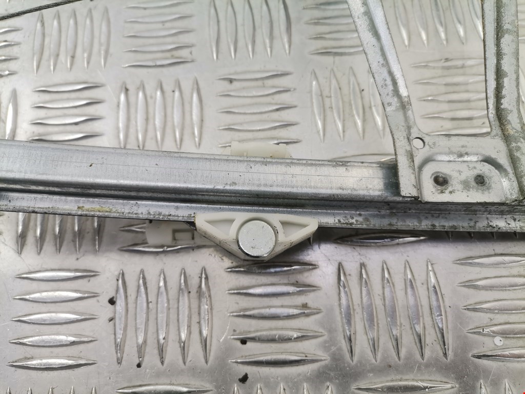 Стеклоподъемник задний левый MERCEDES-BENZ C-Class C-klasse W202 1993-2000