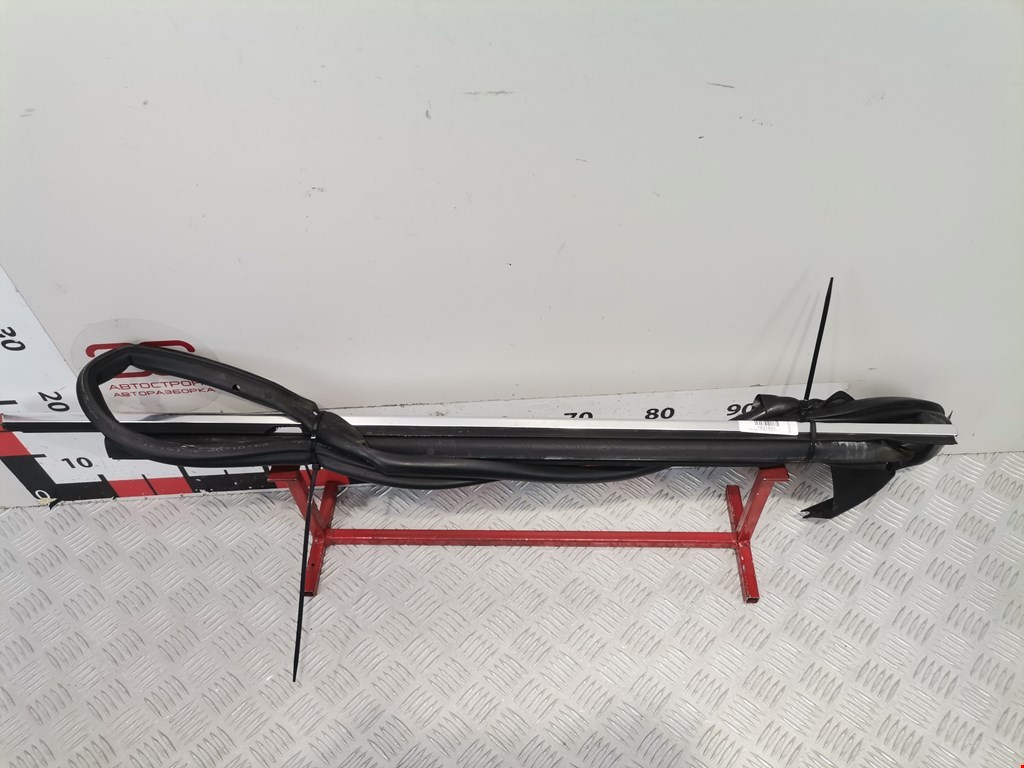 Накладка декоративная (молдинг) стекла двери задней левой Mercedes CLS-Class (W219) (2004-2010)