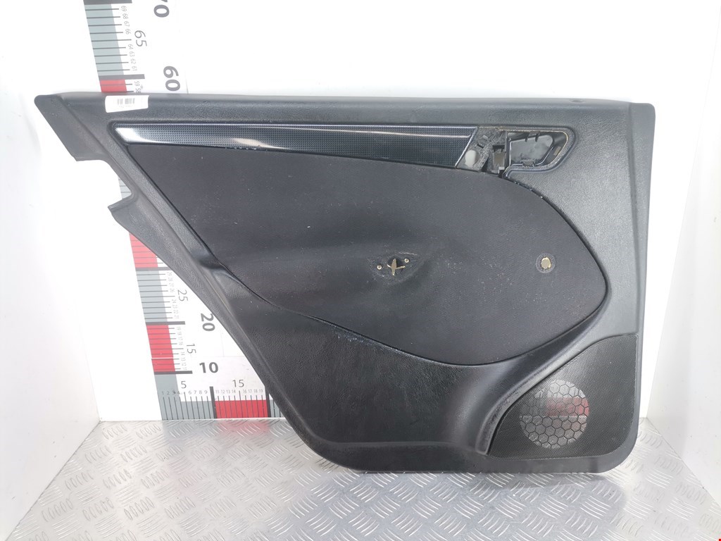 Обшивка двери задняя левая MERCEDES-BENZ C-Class C-klasse W202 1993-2000