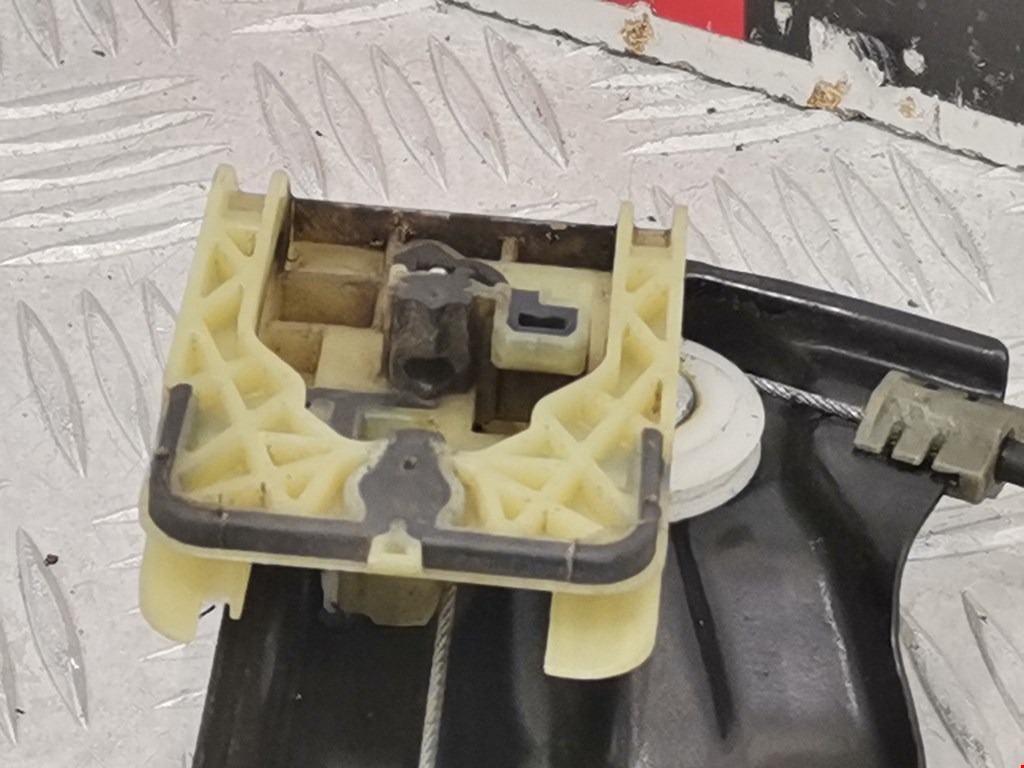 Стеклоподъемник передний правый OPEL Astra K 2015-2021