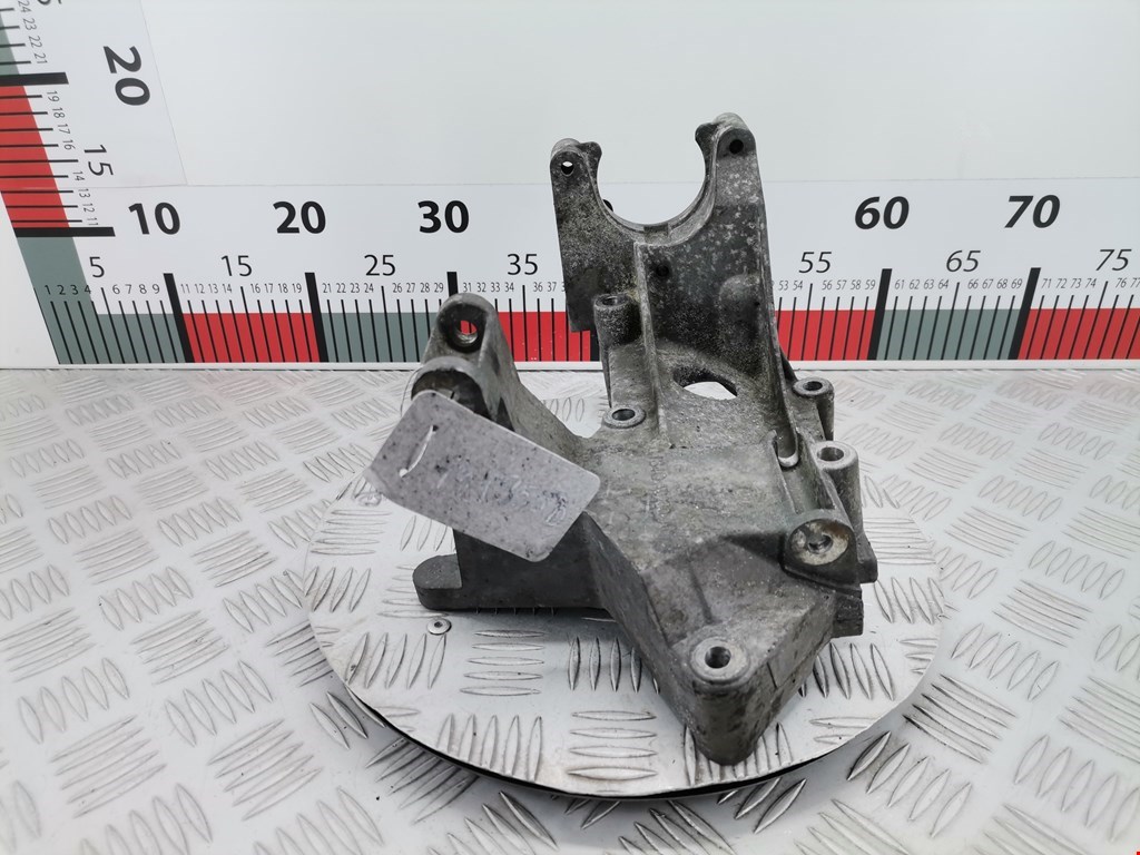 Кронштейн генератора Ford Focus 1 (1998-2005)