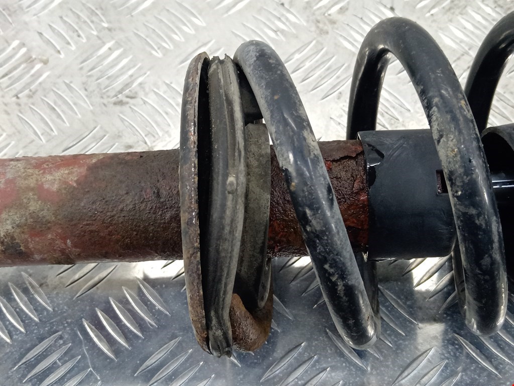 Амортизатор передний левый VOLKSWAGEN Passat B5 1997-2005