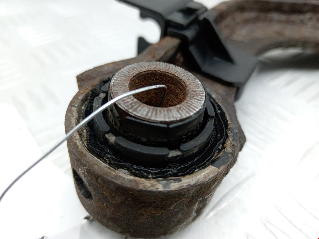 Рычаг задний правый VOLKSWAGEN Passat B6 2005-2011