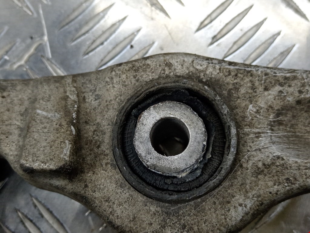 Рычаг передний правый AUDI A4 B6 2001-2005