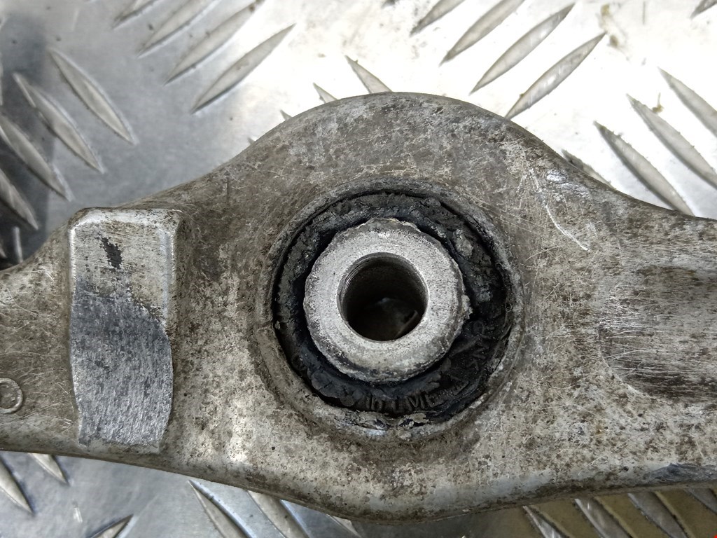 Рычаг передний правый AUDI A4 B6 2001-2005