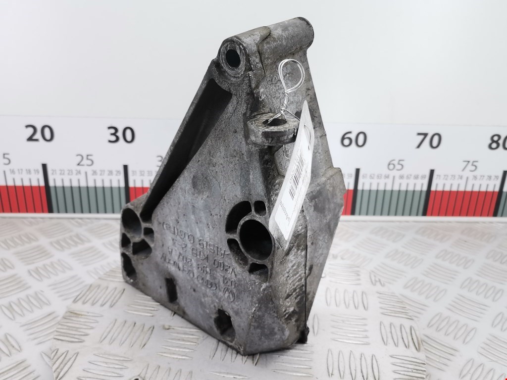 Кронштейн (крепление лапа) двигателя Skoda Rapid 1 (2012-2020)