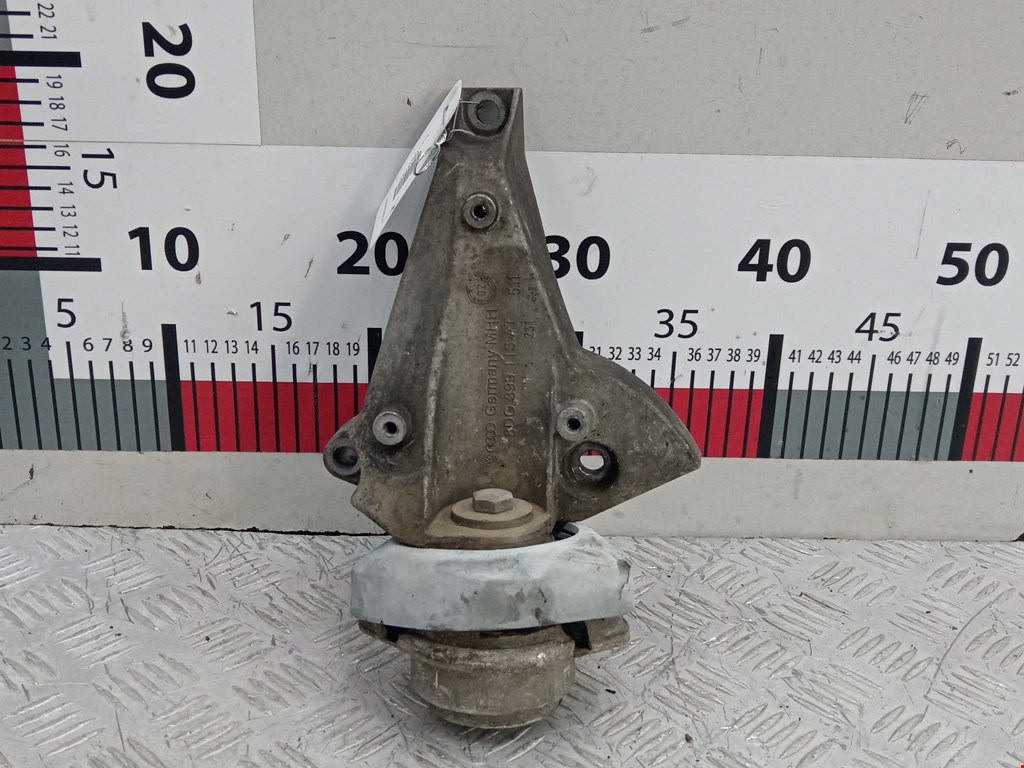 Кронштейн (крепление лапа траверса) кпп Audi A6 C5 (1997-2005)