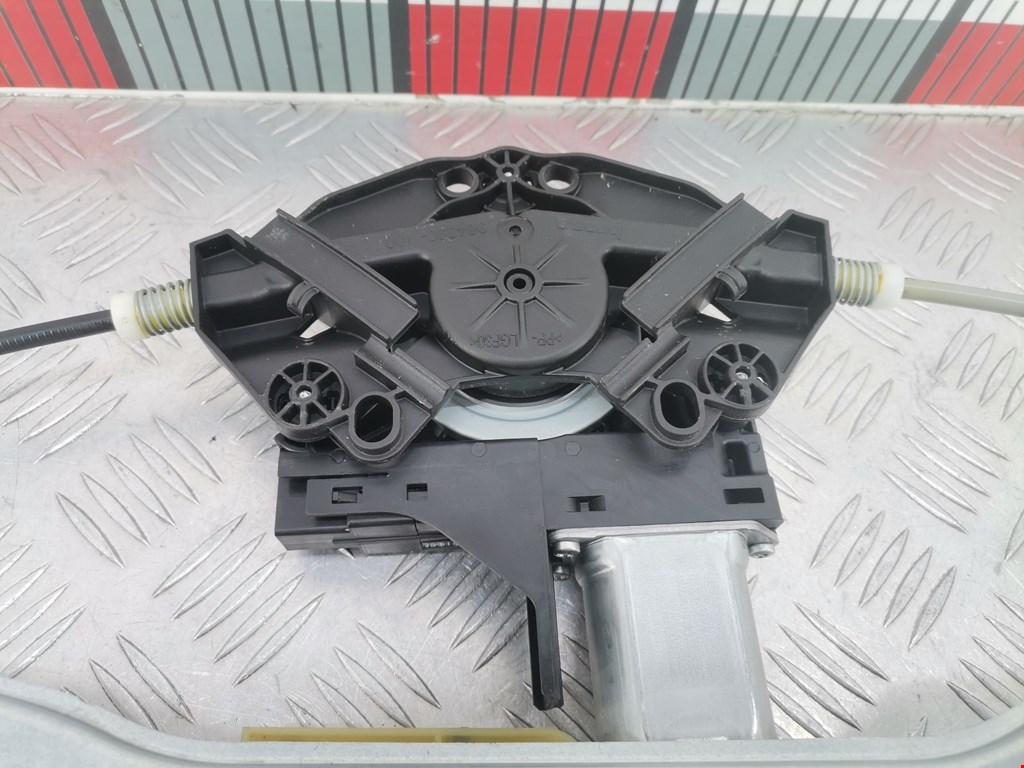 Стеклоподъемник задний левый VOLVO V60 2010-2018