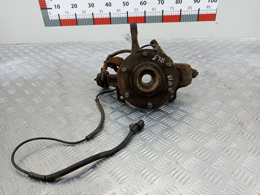 Ступица (кулак цапфа) передняя правая Mitsubishi L200 4 (2006-2015)