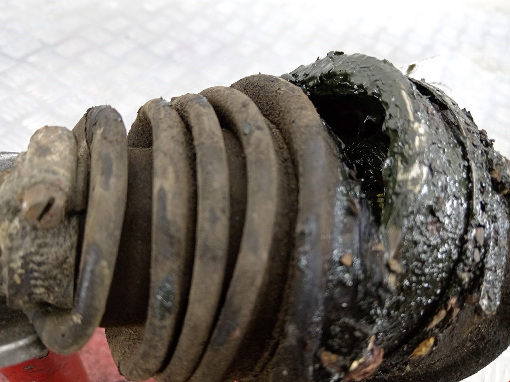 Полуось (привод, приводной вал) передняя правая MITSUBISHI L200 KB 2006-2015