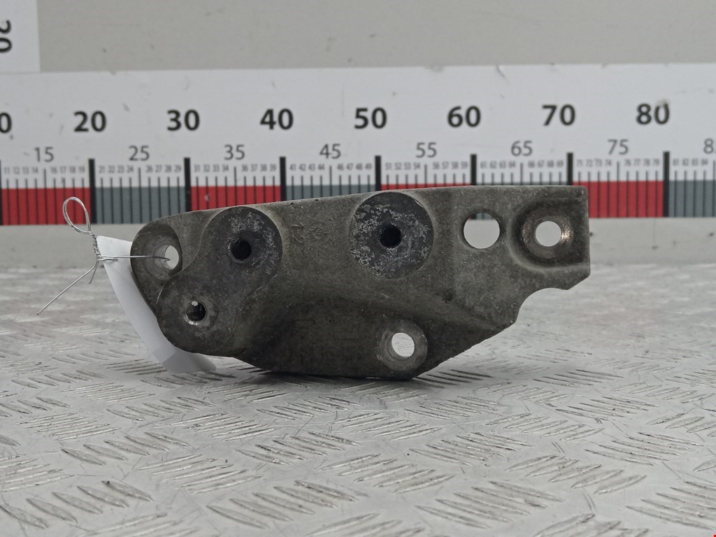 Кронштейн (крепление лапа траверса) кпп