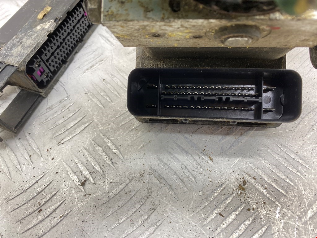 Блок ABS (насос) VOLKSWAGEN Golf V 2003-2009